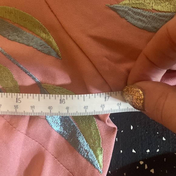 Embroidered dusty rose Dress - Picture 8 of 9